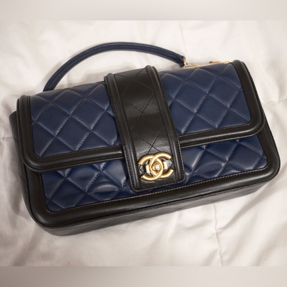 CHANEL Lambskin Leather Medium Elegant CC Flap Bag